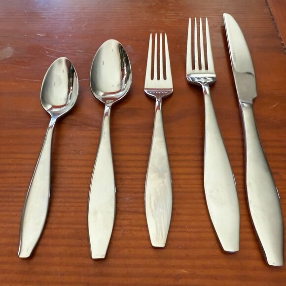 Oneida Comet Stainless Flatware Set 5 Pieces - Picture 1 of 2